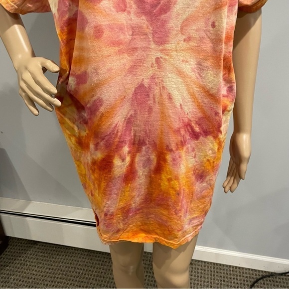 Tie dye vneck tshirt 2XL starburst galaxy in pink,orange, gold gravity dye - Picture 8 of 8